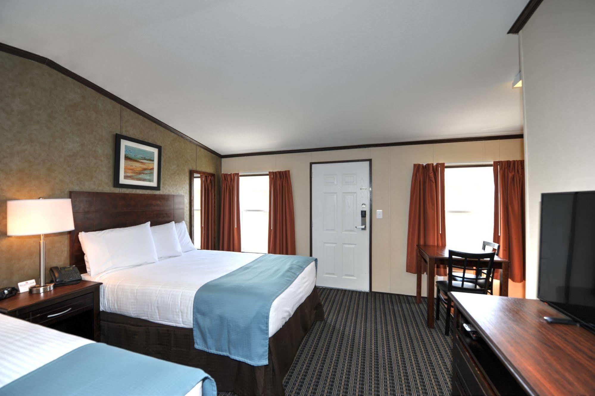 Instalodge Hotel And Suites Karnes City エクステリア 写真