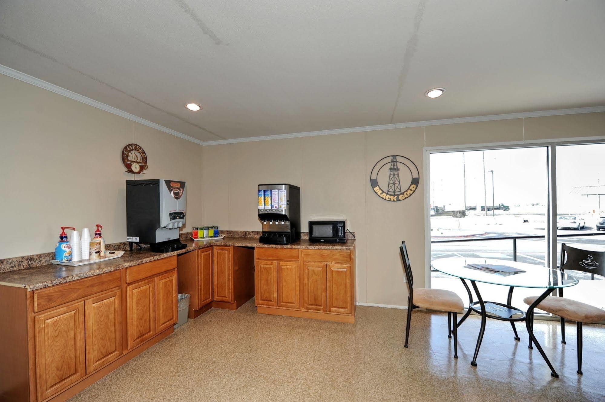 Instalodge Hotel And Suites Karnes City エクステリア 写真